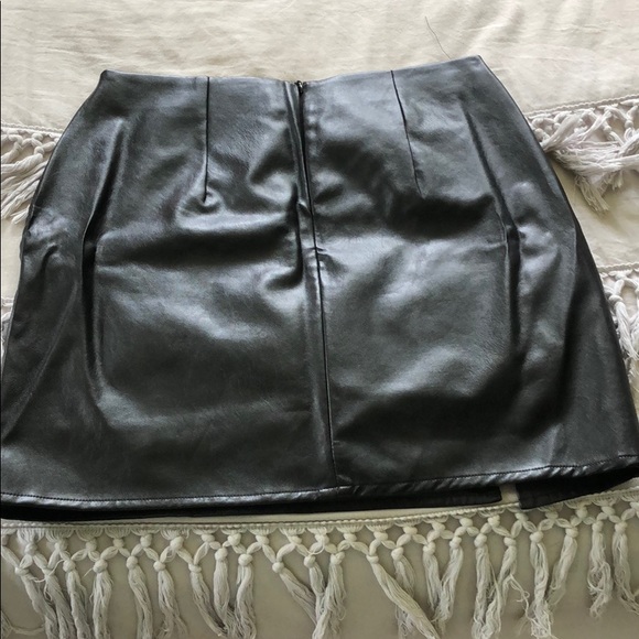 Black faux leather skirt - Picture 2 of 3